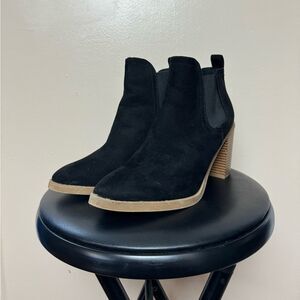 CLEARANCE! Black Sugar Faux Suede Booties Size 8 EUC